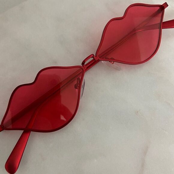 Roberi & Fraud & Kristen Noel Crawley Sunnies main image 3